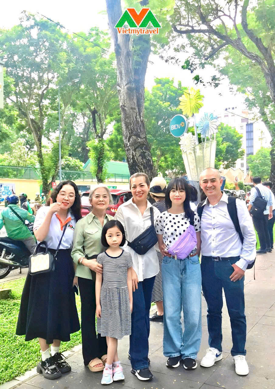 Khách Hàng Đậu Visa Mỹ Tại Lãnh Sự Quán Mỹ
